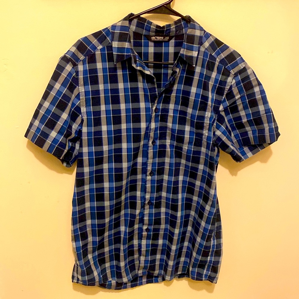 Men’s arc’tertx medium button down